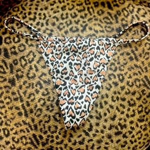 COPY - NWT Victoria’s Secret sz M Leopard Hearts Thong Panties